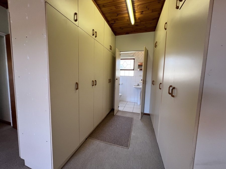 4 Bedroom Property for Sale in Wavecrest Eastern Cape